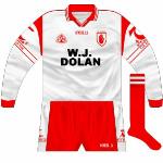 1999-2001:
Long sleeves, the collars used on the Tyrone jerseys from 1999-03 were unique in that no other county had just one contrasting stripe on the lower part of the neck.